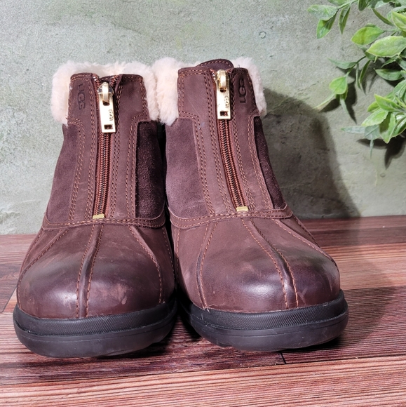 UGG Hapsburg zip Waterproof shearling boots. - Picture 3 of 13